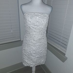 Chic Strapless Textured Dress in White